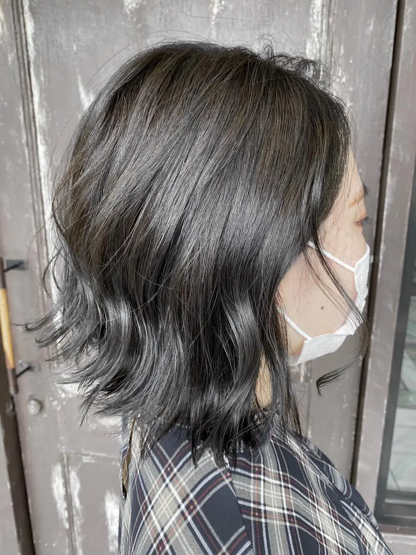 ショート カラー 切りっぱなしボブ ブリーチ グレージュ ブリーチなしカラー ボブ 川越 輝梨奈のヘアスタイル