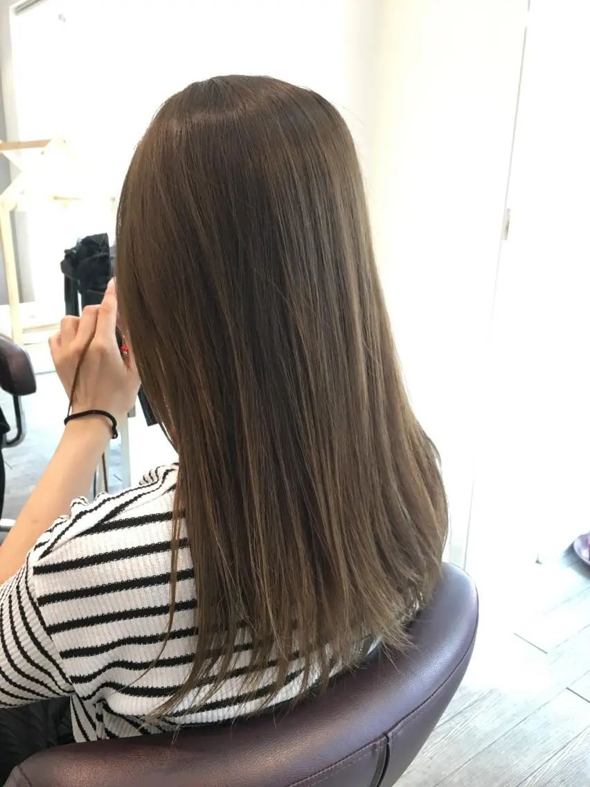 セミロング カラー 中村 よしひでのヘアスタイル