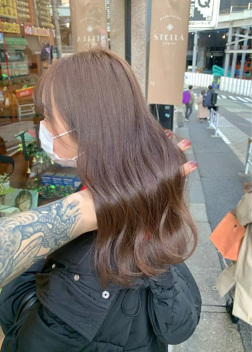 セミロング カラー ベージュカラー ミルクティーベージュ カット ヘアカラー トリートメント 矢野 晃平のヘアスタイル