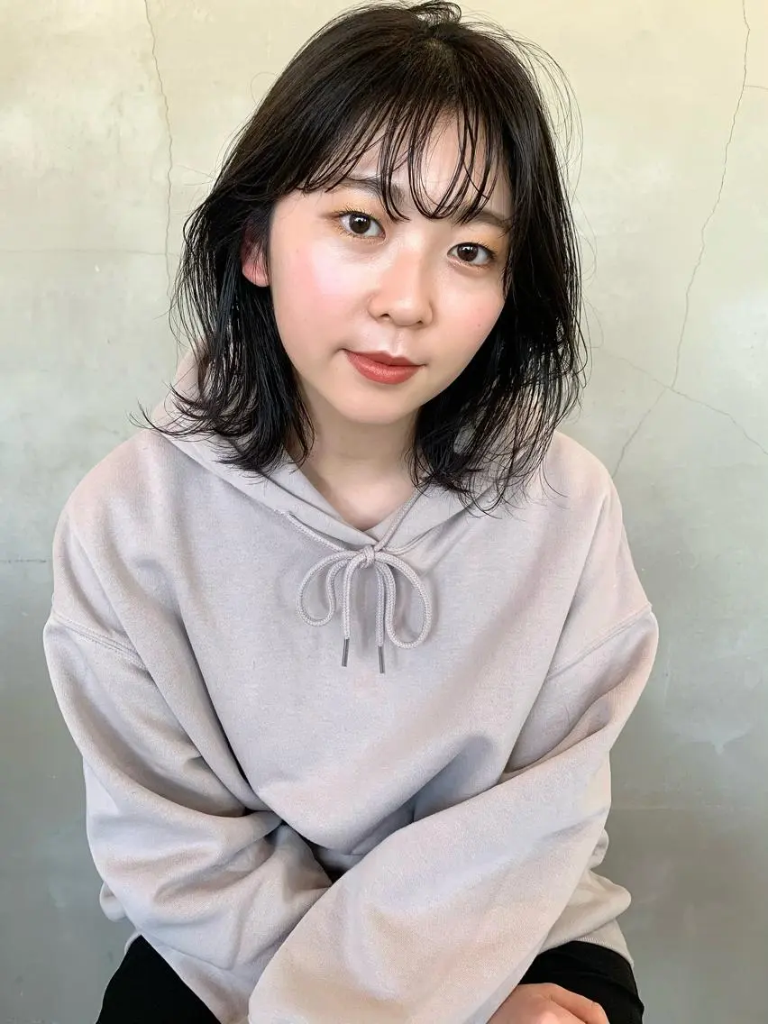 ミディアム カラー レイヤーカット 榑松 恵里のヘアスタイル