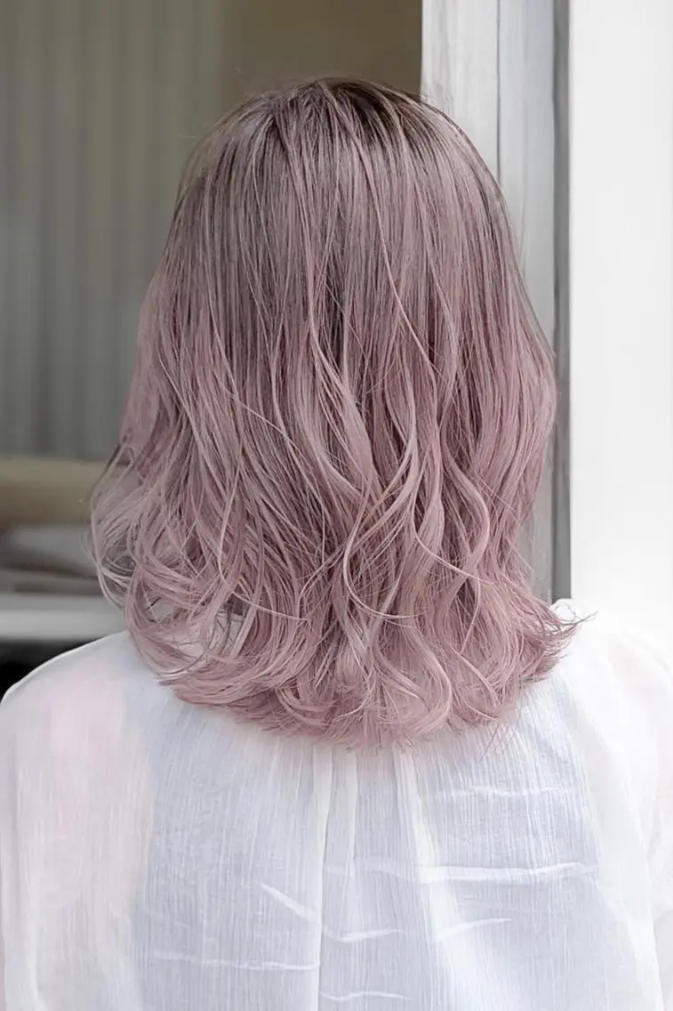 ミディアム HITOMI .のヘアスタイル