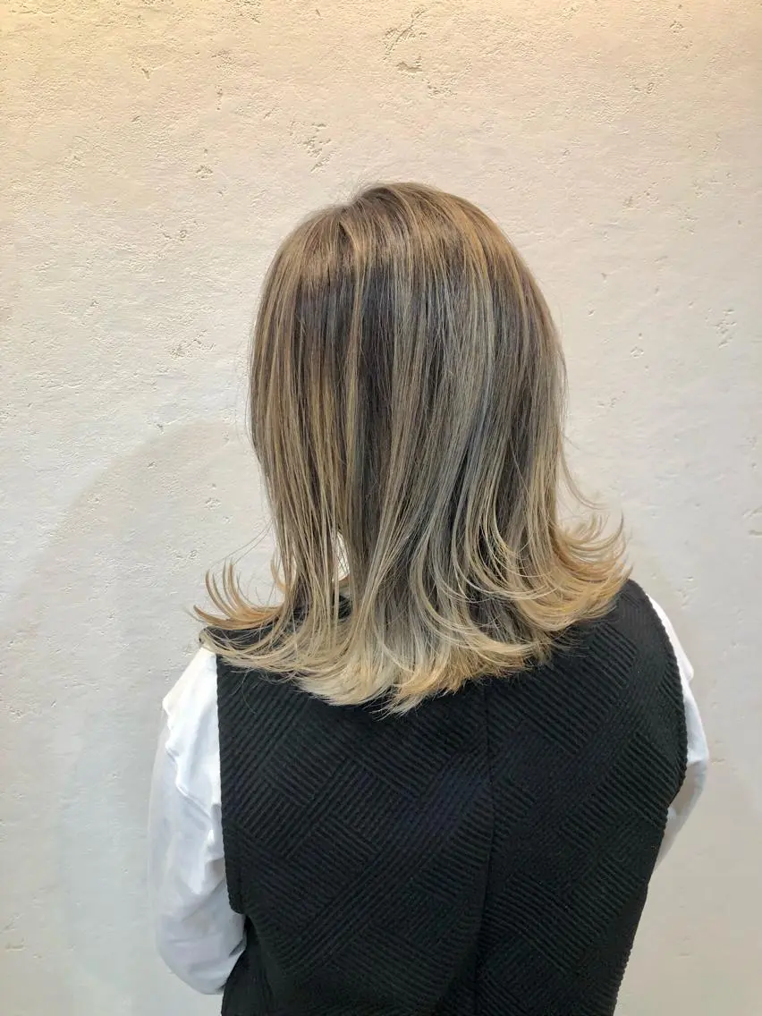ミディアム カラー バレイヤージュ レイヤーカット ニュアンスカラー🫧 加納のヘアスタイル