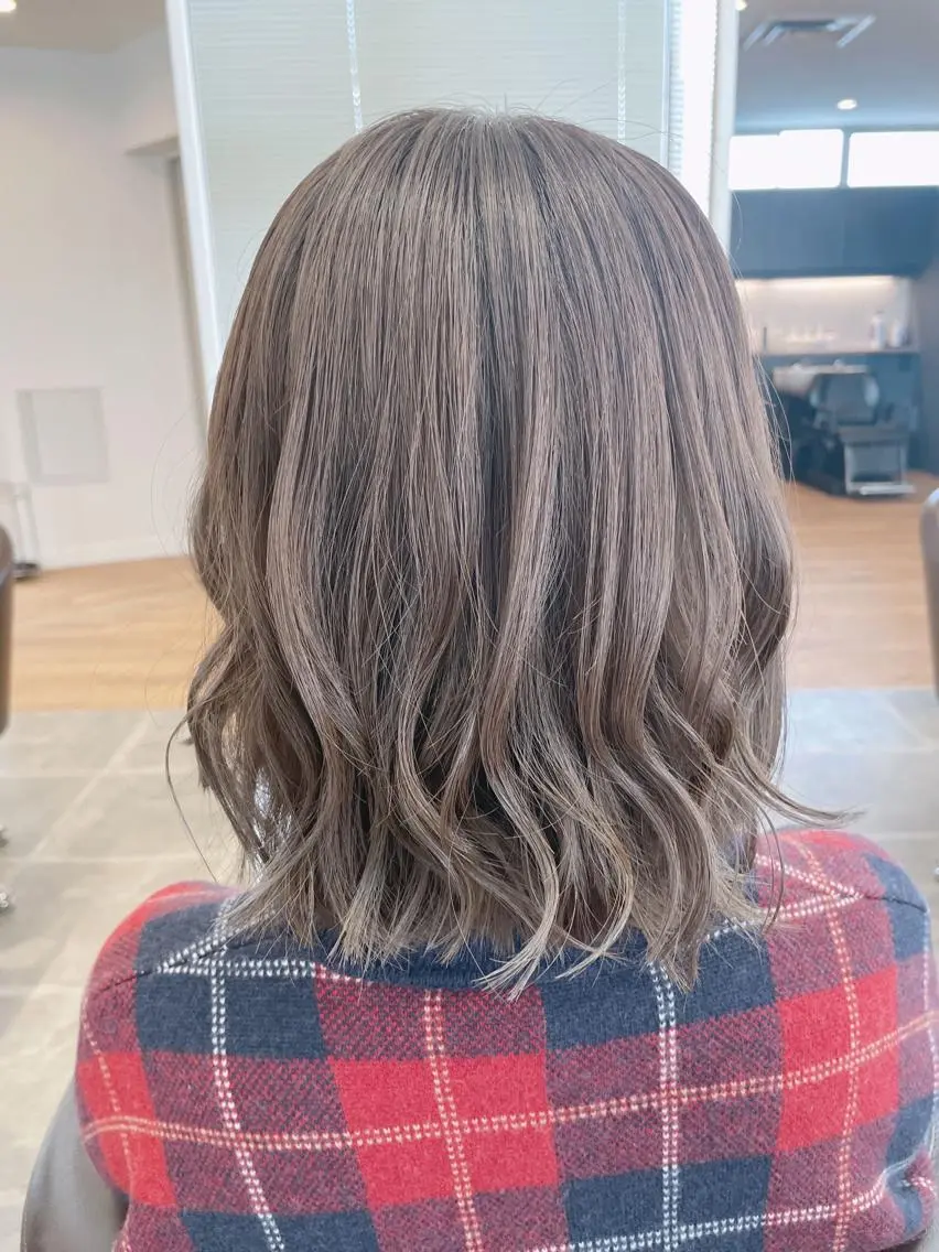 ミディアム カット ヘアカラー トリートメント 開發 紗貴のヘアスタイル