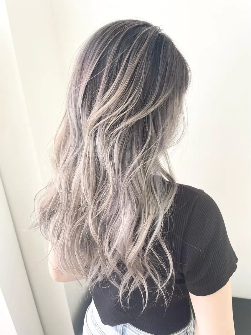 ロング カラー バレイヤージュ レイヤーカット カット ヘアカラー トリートメント ダメージレスブリーチ HIROSHIのヘアスタイル