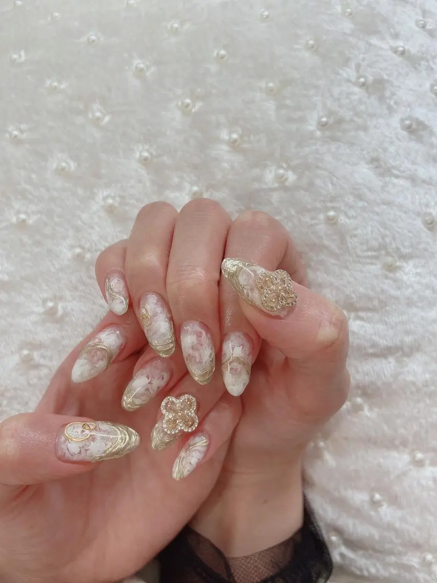 ネイル ミラーネイル ニュアンスネイル ストーンネイル Nailist🌟 Wakanaのネイルデザイン
