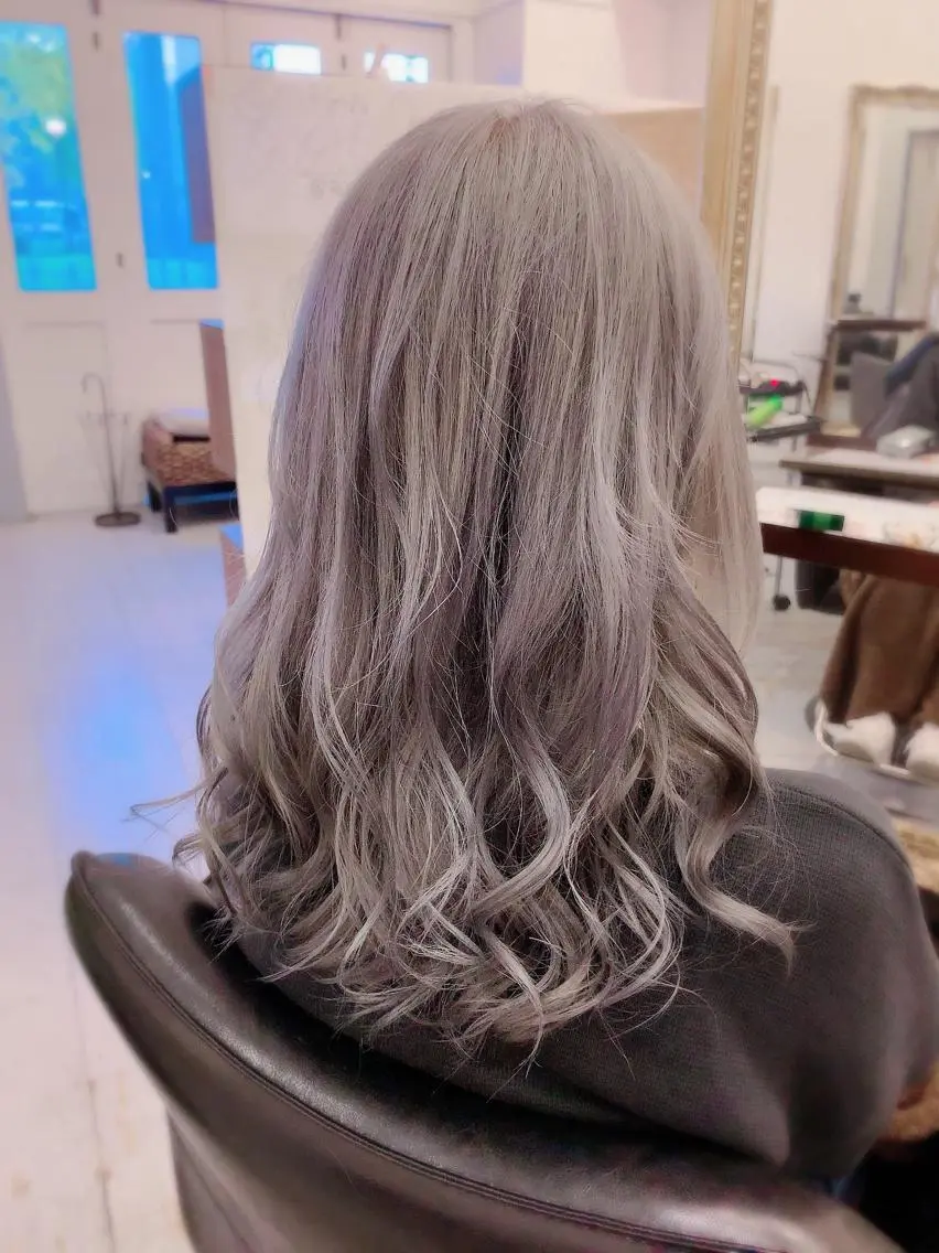 セミロング カラー シルバー カット ヘアカラー トリートメント 💎JADE GRACE💎のヘアスタイル