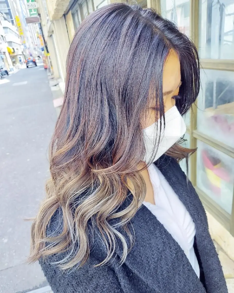 ロング カラー アッシュ アッシュグレー グラデーションカラー ブリーチ・ハイトーン 特化🎉内山のヘアスタイル