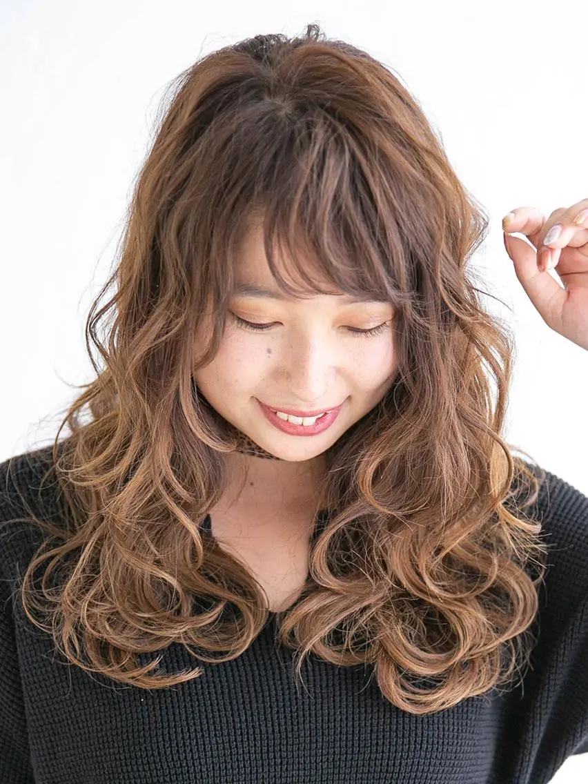 ロング アッシュ 顔周りカット Marika 🫧のマツエク・マツパデザイン
