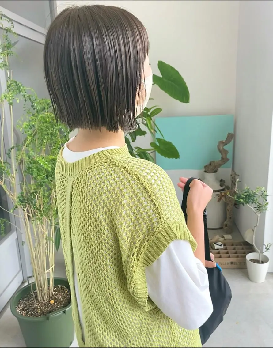 ショート カラー ベージュカラー オリーブベージュ ボブ 塚原 安優のヘアスタイル