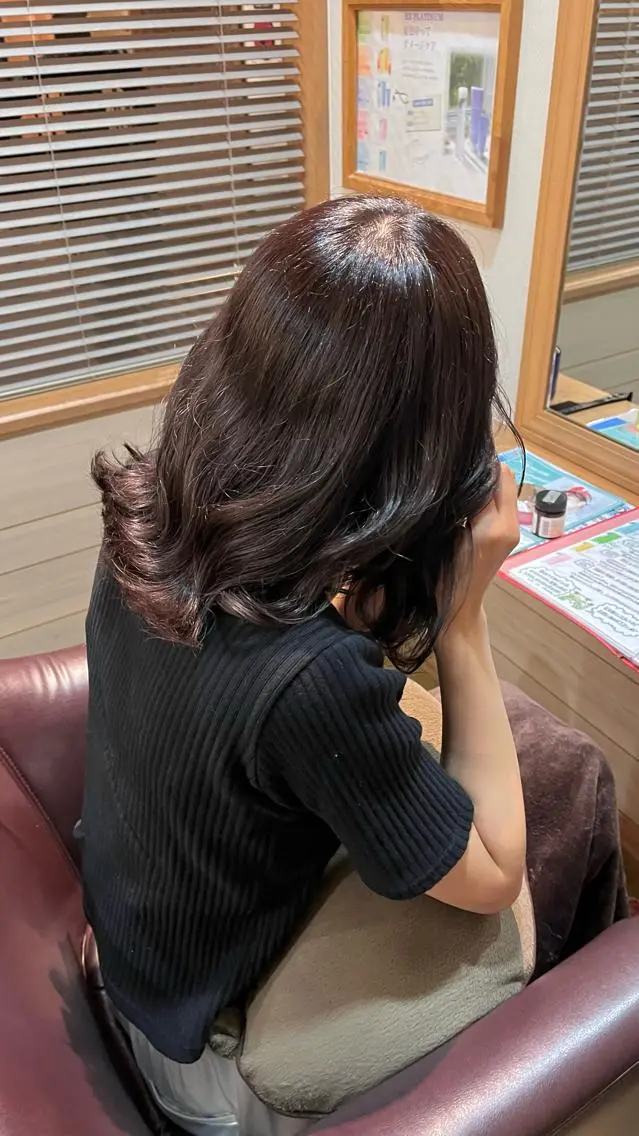 ミディアム カラー ブリーチ トリートメント 栗林 姫花のヘアスタイル