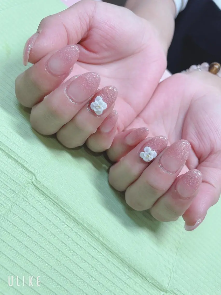 ミディアム ネイル アートネイル グラデーション ストーンネイル ハンドネイル 《LB》ラブリエ Nail&eyeのマツエク・マツパデザイン