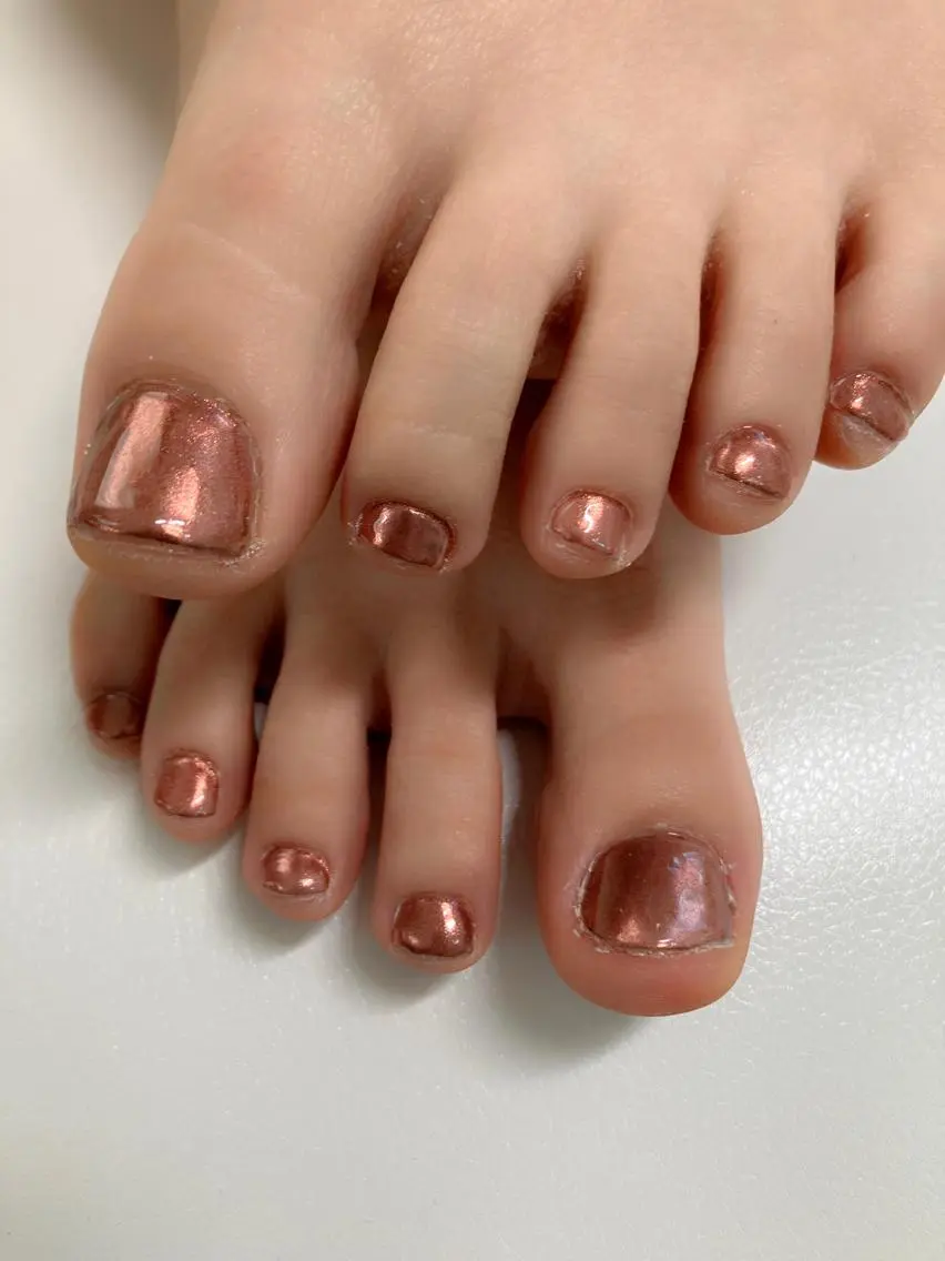 ネイル フットネイル ミラーネイル フットネイル komohana salon🌺のネイルデザイン