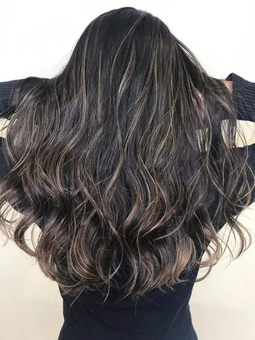 ロング カラー ハイライトカラー ハイライト 森本 笑のヘアスタイル