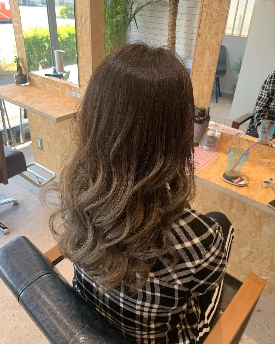 ロング カラー グラデーションカラー グレージュ シルバー シルバーグレージュ stylist N0Nのヘアスタイル