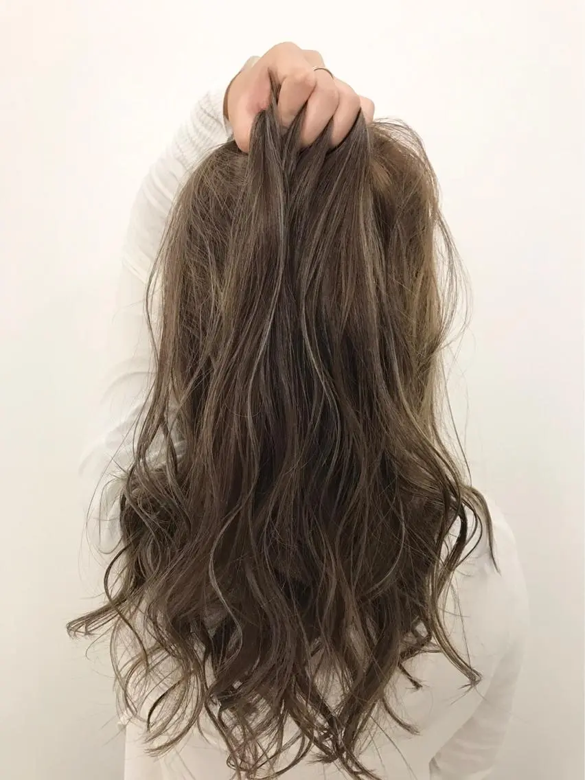 ミディアム カラー レイヤーカット 西村あきやのヘアスタイル
