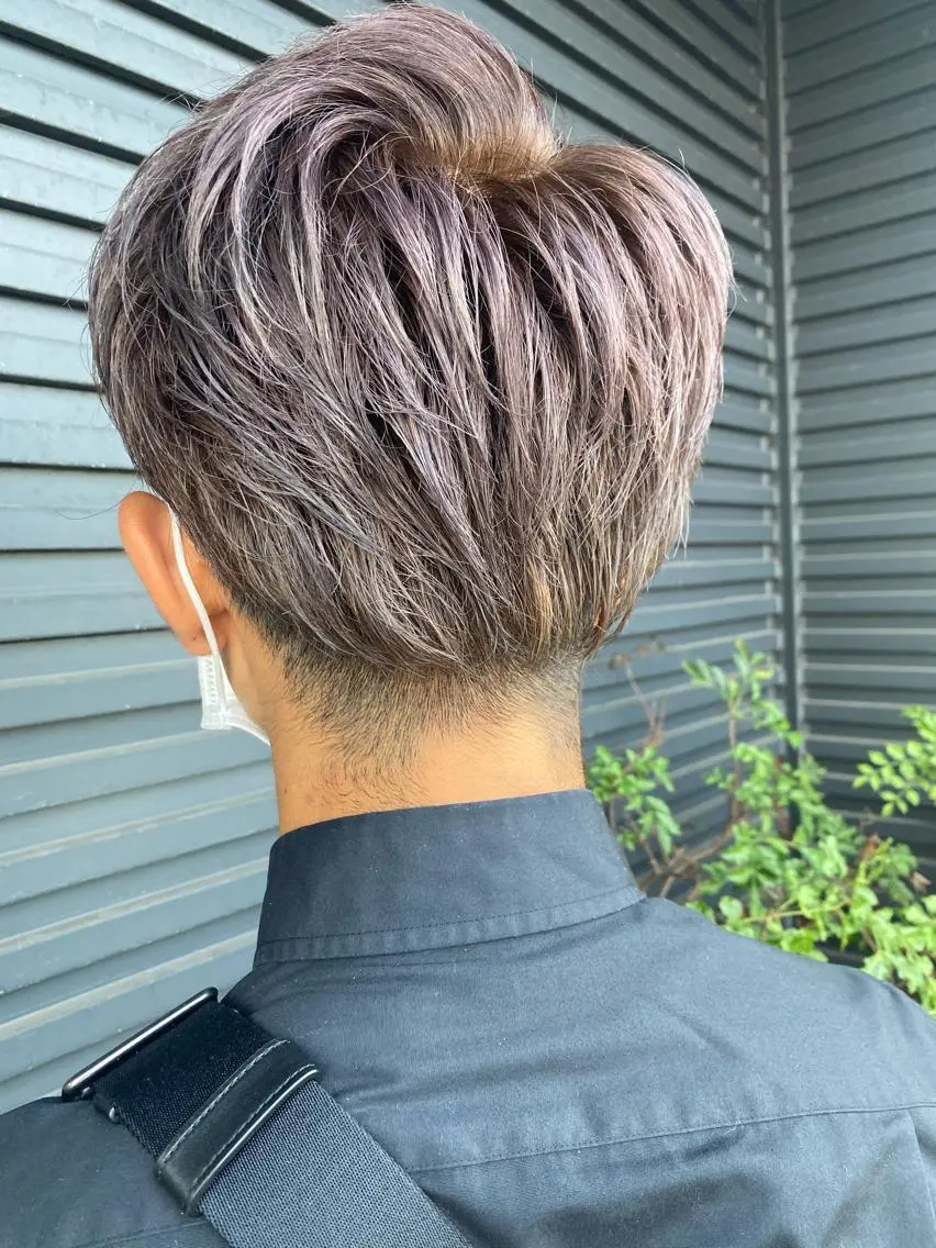 メンズ ヘアカラー NATURAL MOMOMIのヘアスタイル