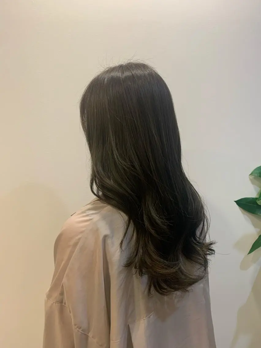ロング カラー ベージュカラー イルミナカラー オリーブベージュ ヨシンモリ 韓国🇰🇷髪質改善 Chisaki치사키のヘアスタイル