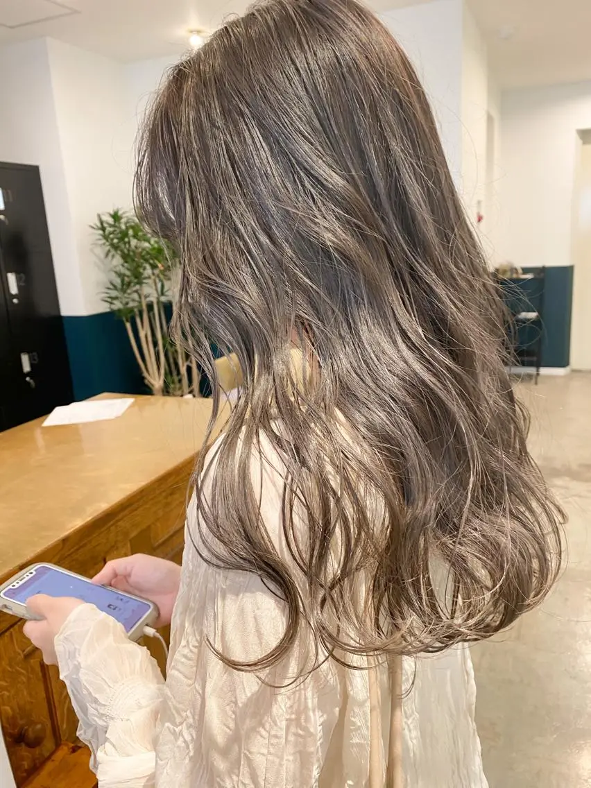 ロング カラー ヘアアレンジ ブリーチ グレージュ fit stand /HIIRAGIのヘアスタイル
