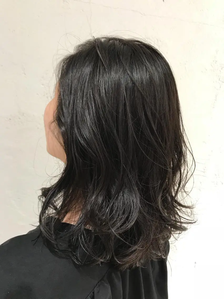 ミディアム カラー ヘアアレンジ ネイル マツエク・マツパ 黒髪 ブルーカラー ブルーブラック ブルー 韓国ヘア/レイヤー /透明感カラー❤️のヘアスタイル