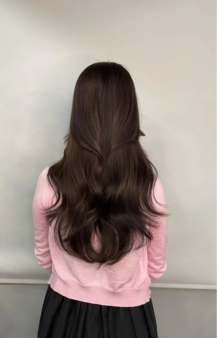 ミディアム カラー カット ヘアカラー トリートメント レイヤーカット 西村あきやのヘアスタイル