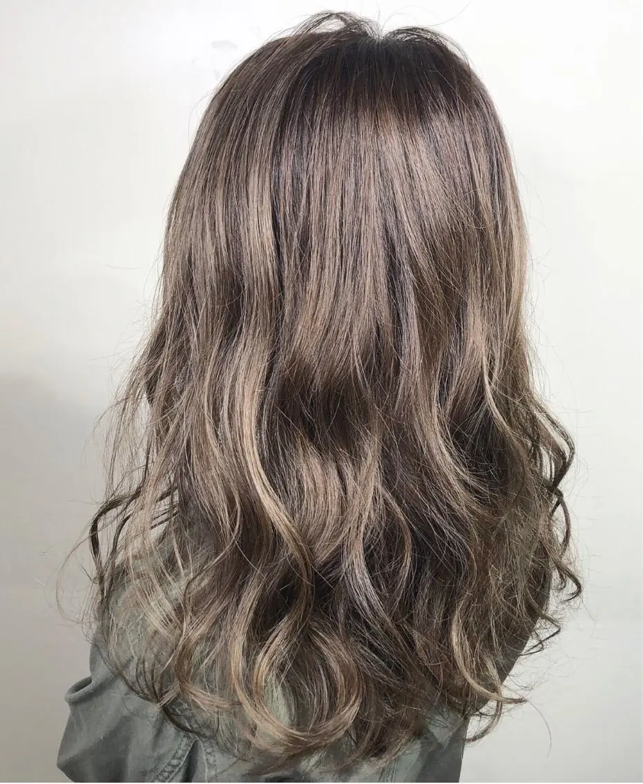 セミロング カラー _WHITE+ 南海難波店のヘアスタイル