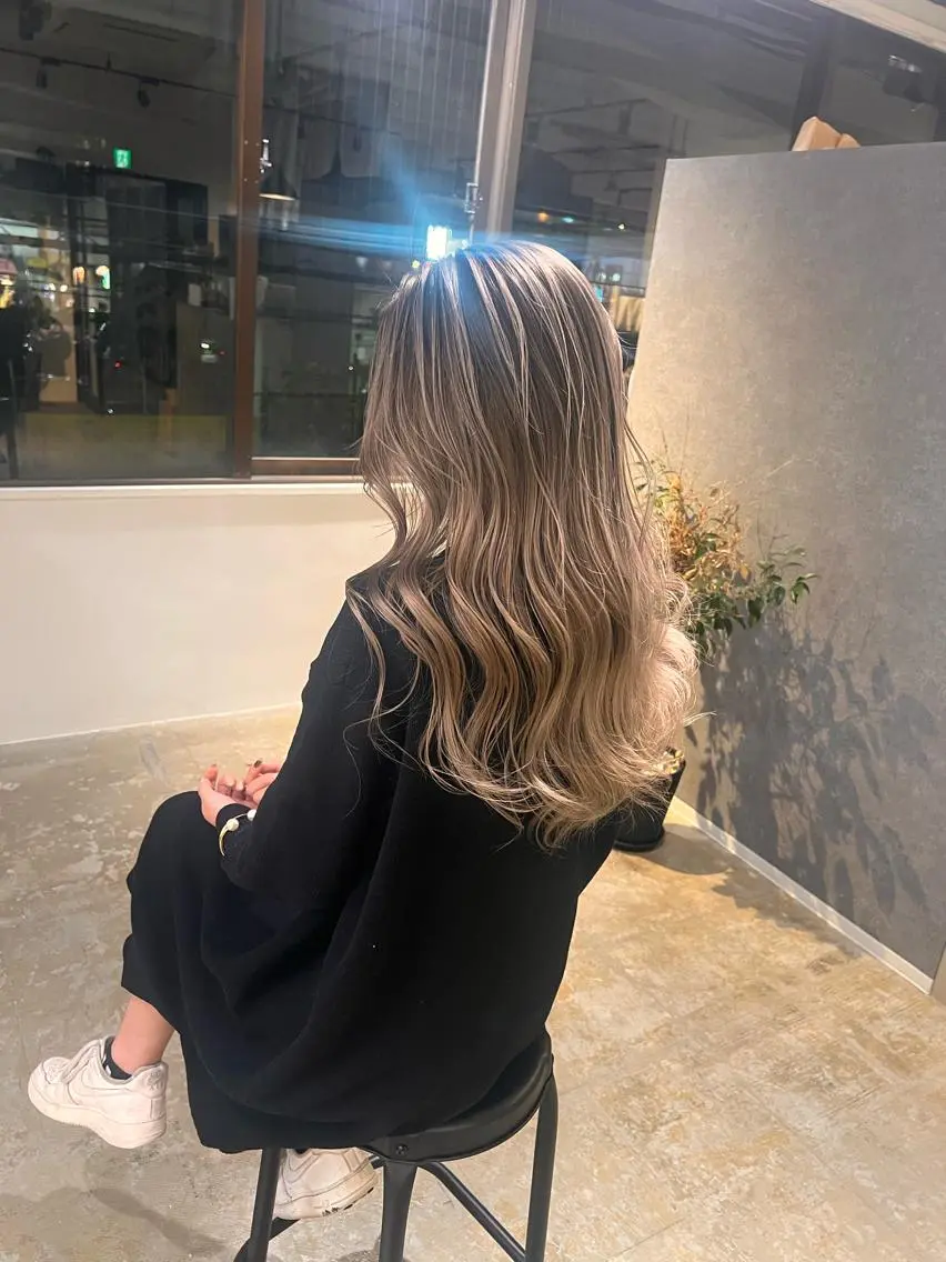 ロング カラー バレイヤージュ レイヤーカット ヘアカラー Merly Osakaのヘアスタイル