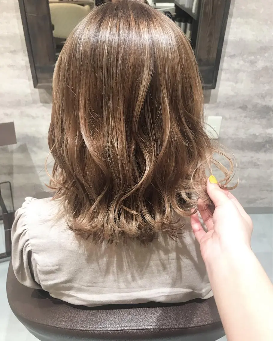 ミディアム カラー uru" すずきさゆりのヘアスタイル