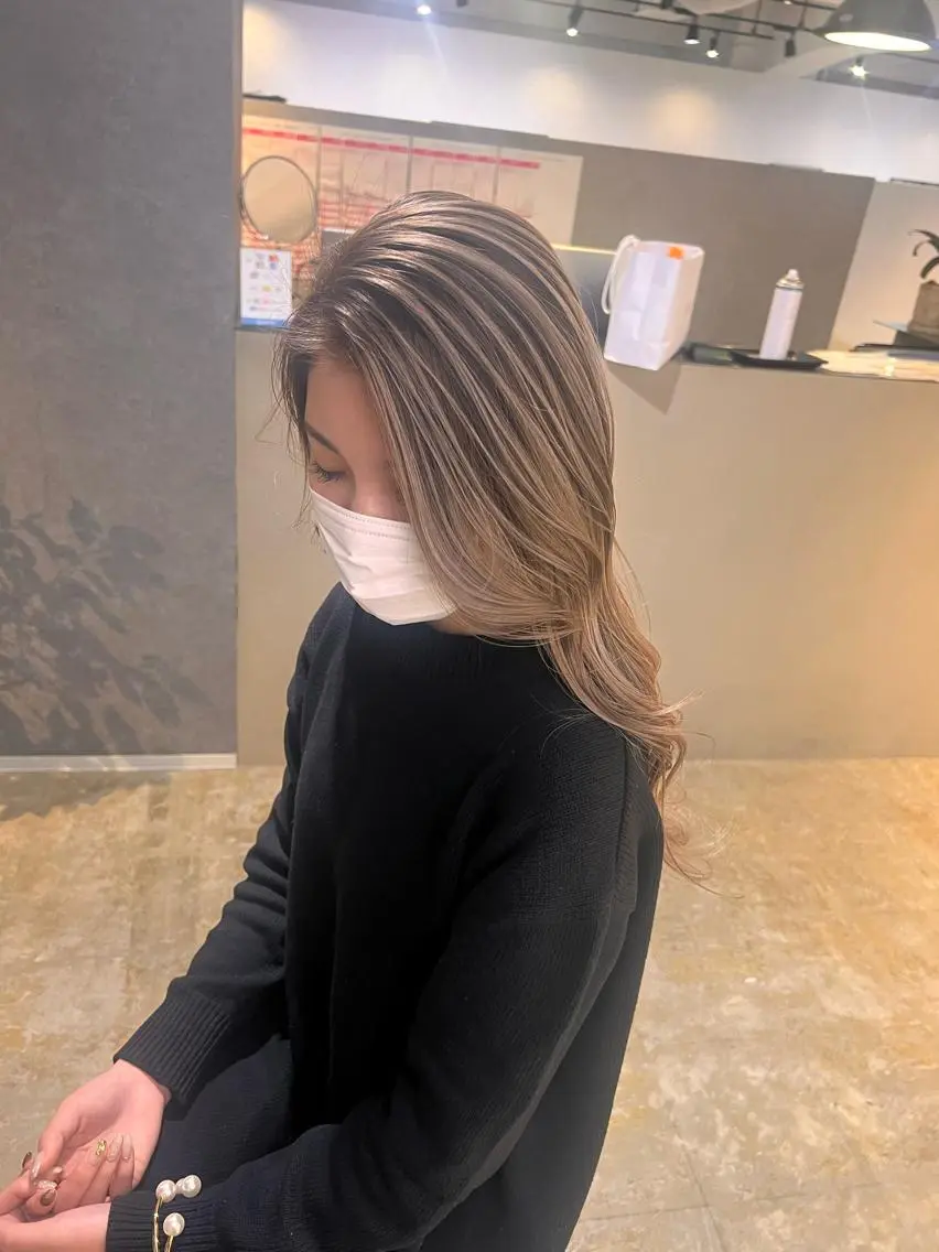 ロング カラー バレイヤージュ レイヤーカット ヘアカラー トリートメント Merly Osakaのヘアスタイル