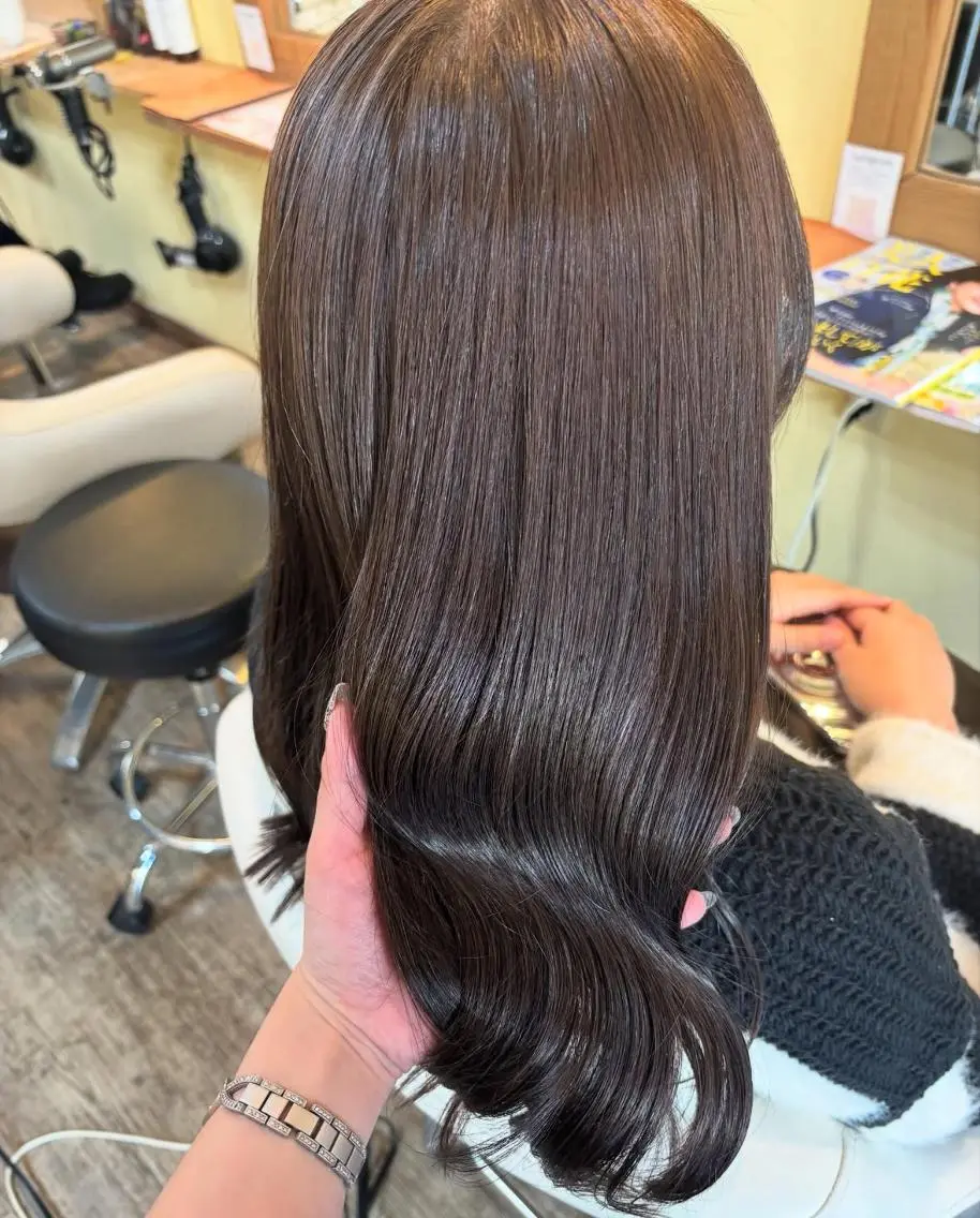 カラー セミロング ブラウンカラー チョコレートブラウン 透明感カラー ヘアカラー 鶴島 凜のヘアスタイル