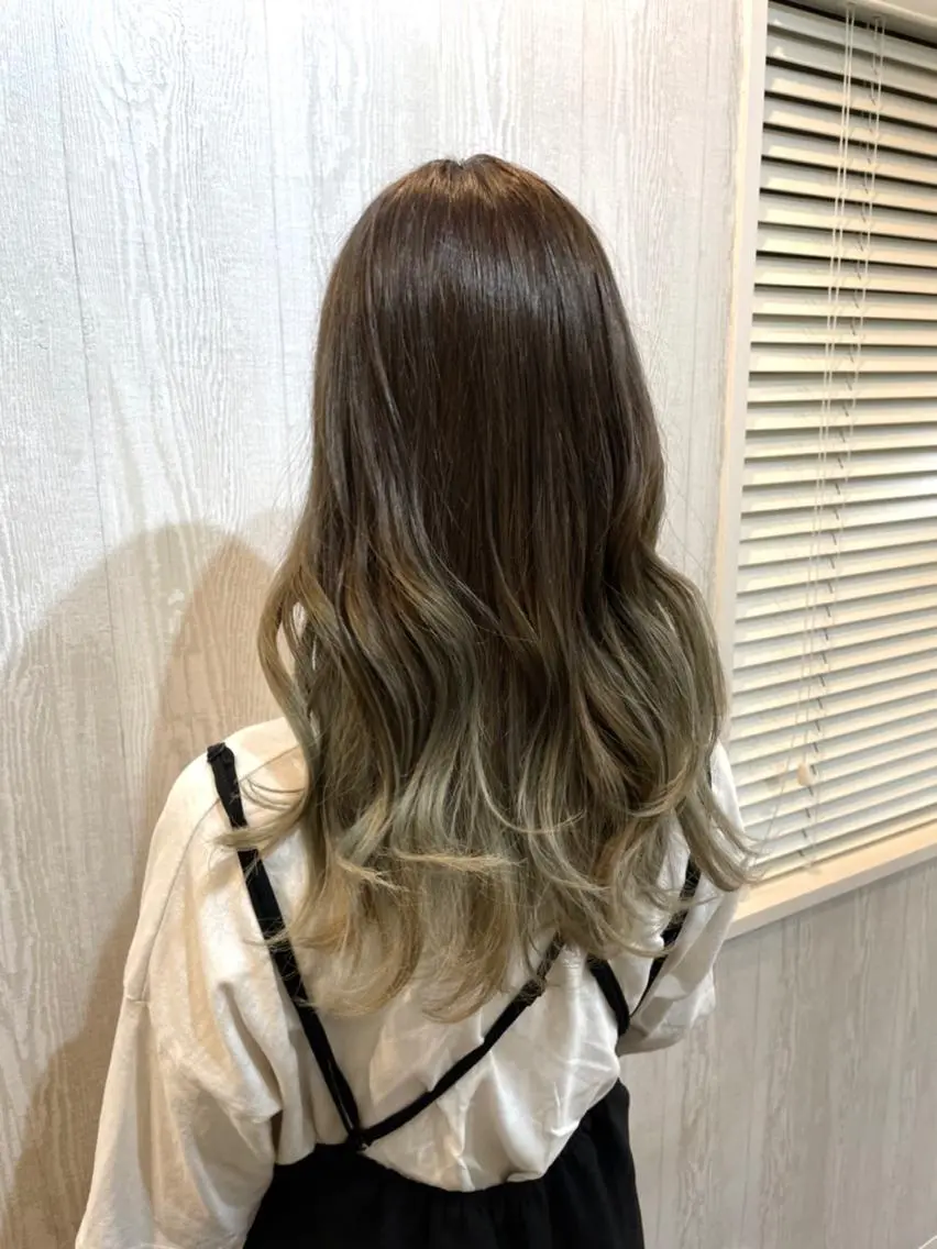セミロング カラー バレイヤージュ グラデーションカラー レイヤーカット TELA HAIR 守谷のヘアスタイル