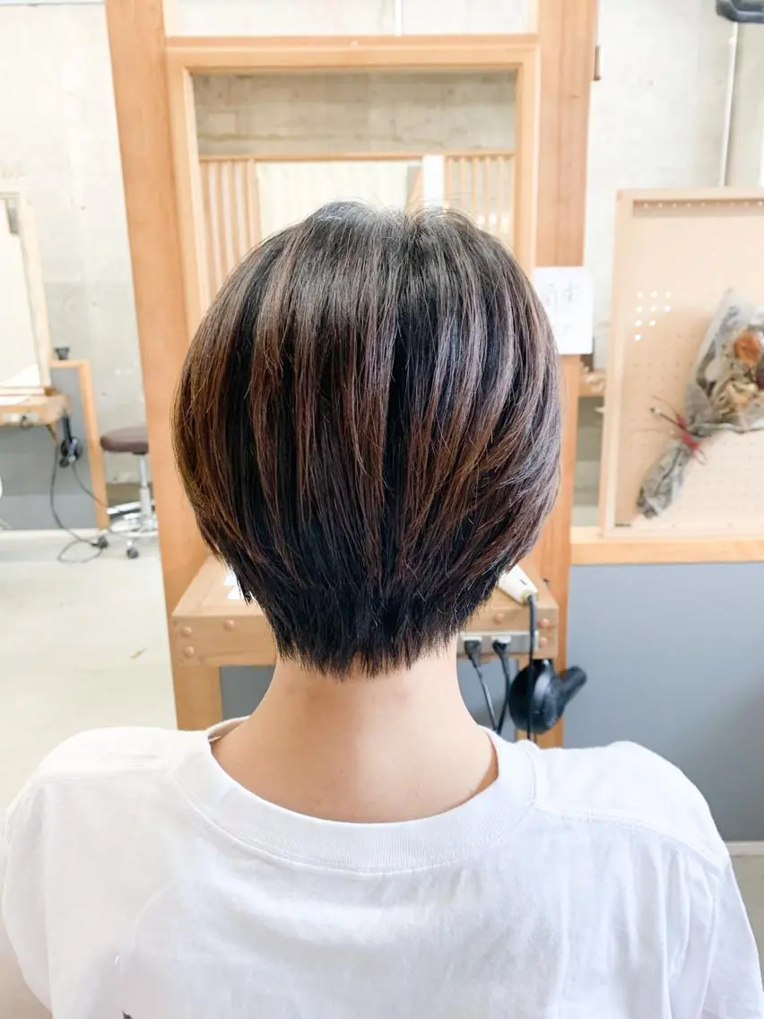 ショート 斜めバング レイヤーカット 似合わせカット オン眉 ショートヘア カット ヘアカラー トリートメント 角床直哉 カラーカットNO 1のヘアスタイル