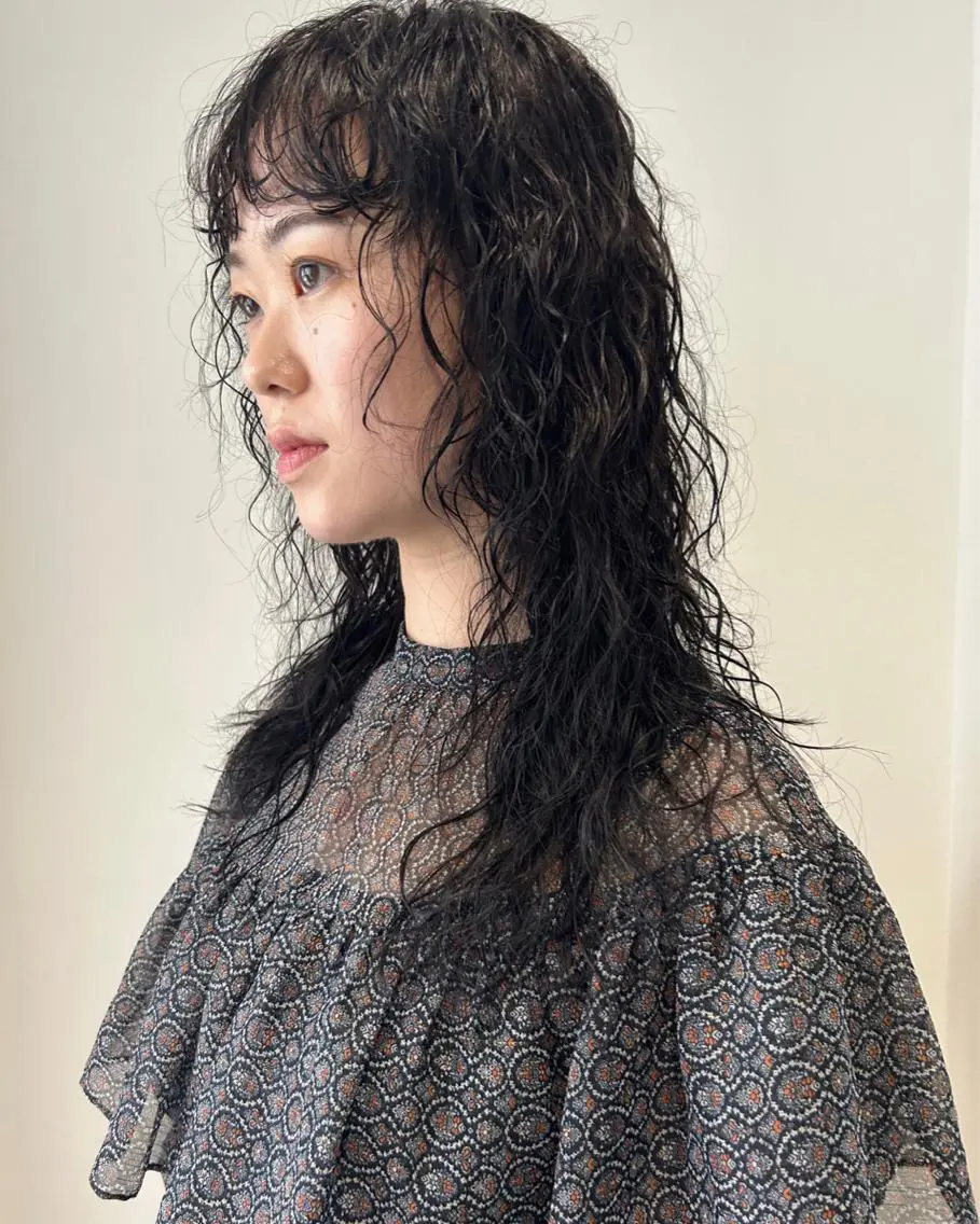 ロング パーマ オン眉 カット パーマ トリートメント 村上雅人 ナチュラルモードのヘアスタイル