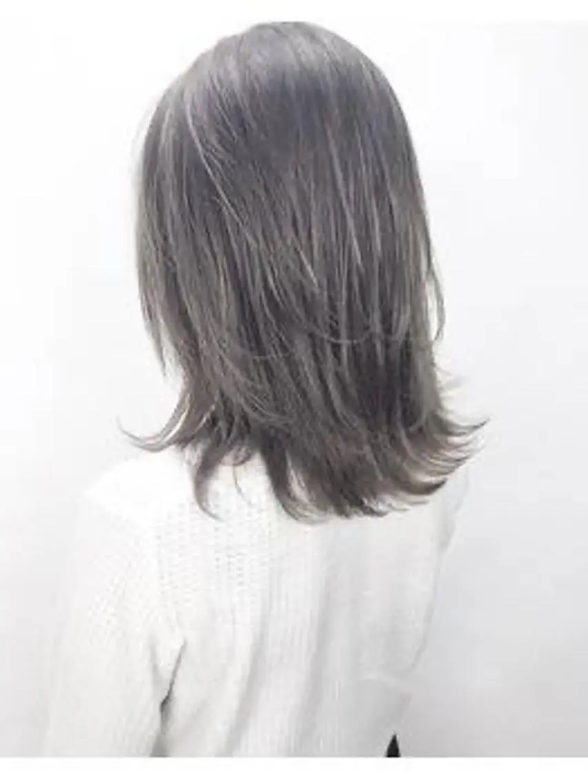 セミロング ウサミ マイのヘアスタイル