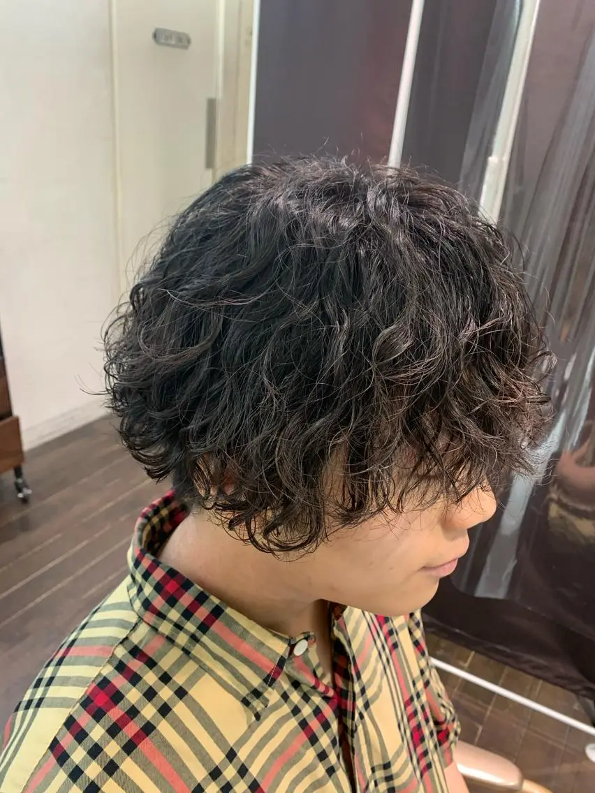 ミディアム パーマ メンズ 三矢 ちなつのヘアスタイル