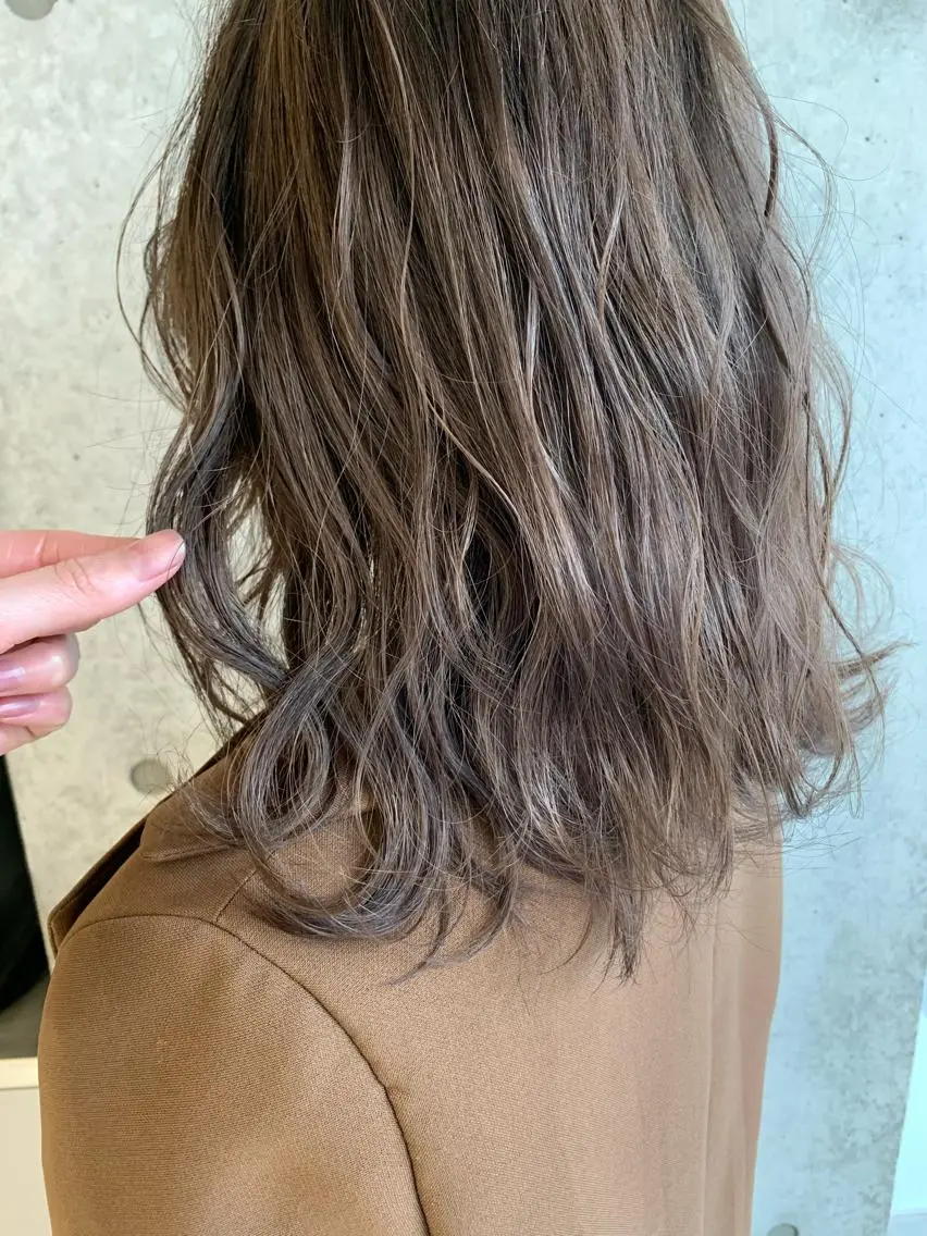 ミディアム カラー ベージュカラー ブリーチ 透明感カラー 梅本 有希のヘアスタイル