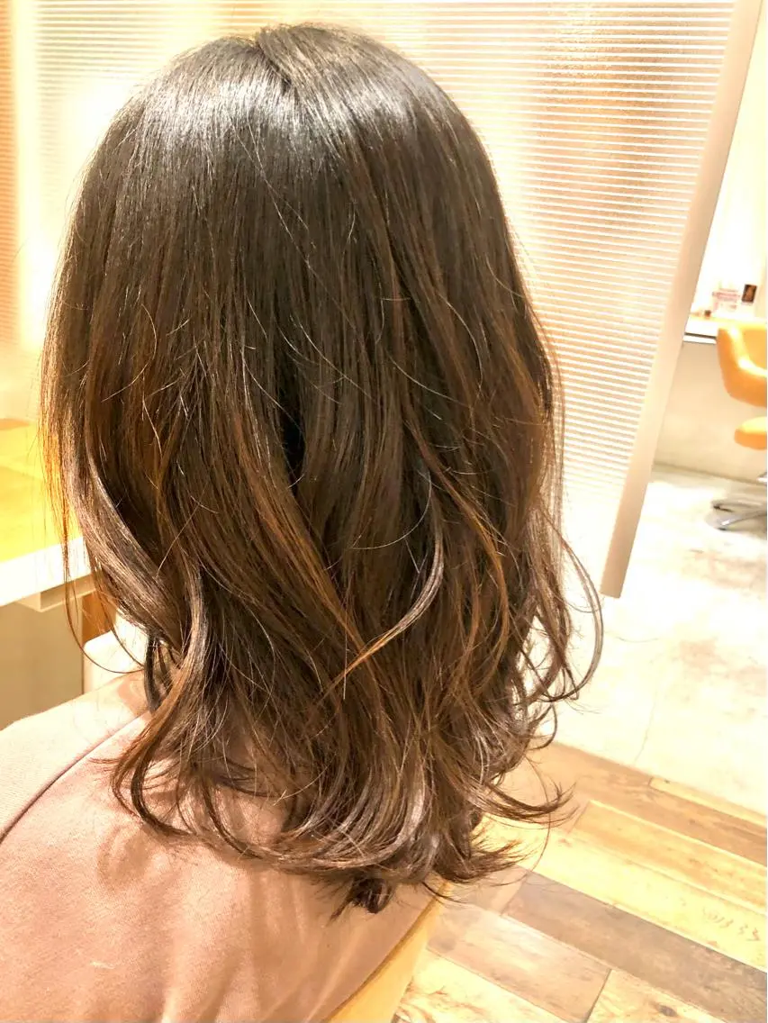 ミディアム レイヤーカット 志村 萌のヘアスタイル