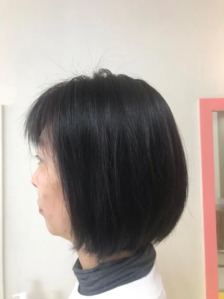 ミディアム カラー ボブ 横田 尚登のヘアスタイル