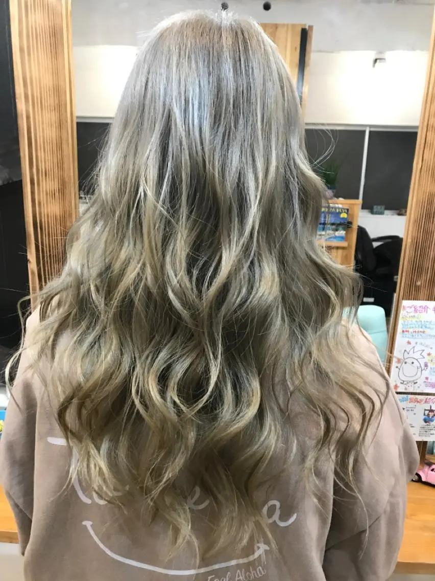 ロング ヘアカラー LANI hair resortのヘアスタイル