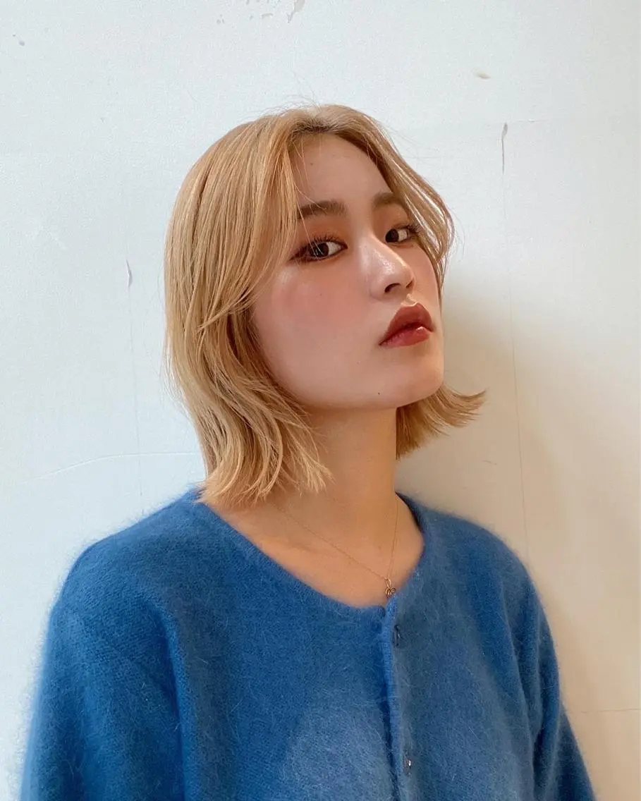ショート カラー 切りっぱなしボブ ブリーチ ハイトーンカラー ボブ カット ヘアカラー トリートメント レイヤー専門家 ダブルカラー修のヘアスタイル