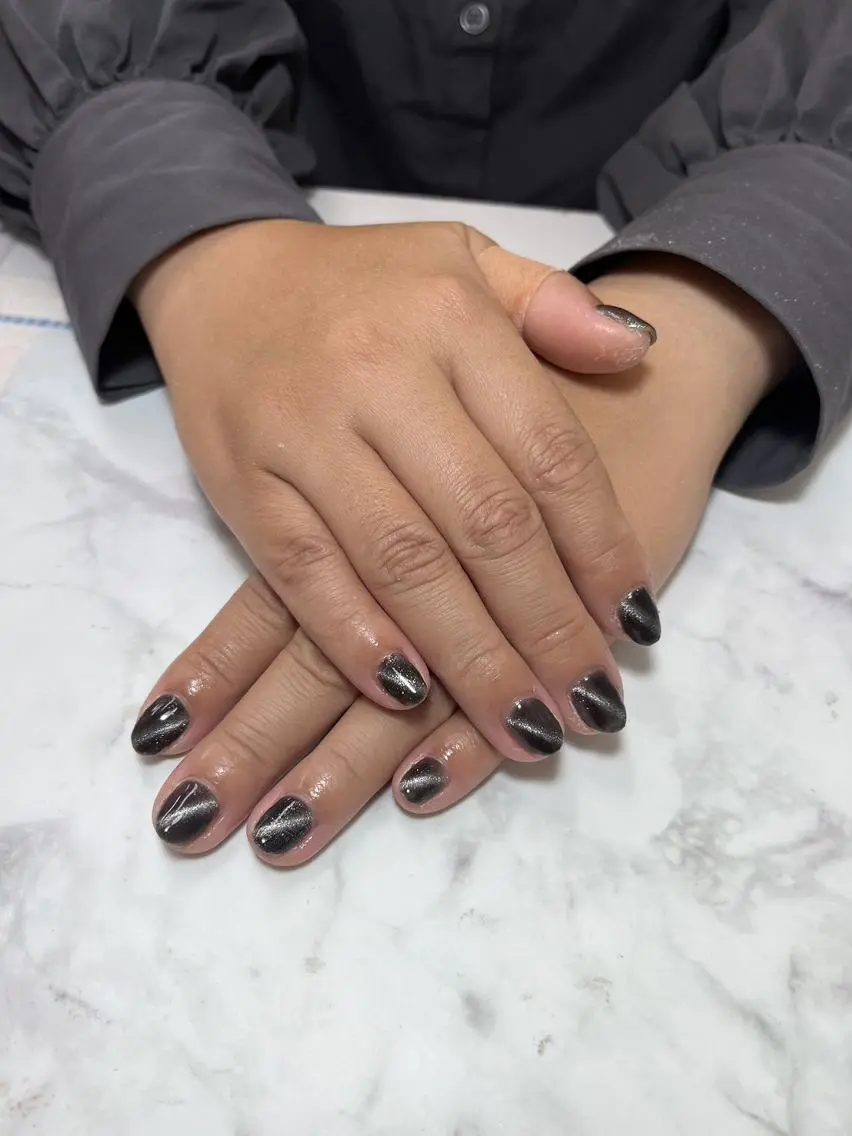 salon UNE LMA見習いスタッフのネイルデザイン
