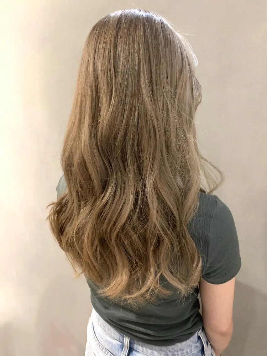 セミロング カラー ヘアカラー ハイライトが 得意なニキです😊のヘアスタイル