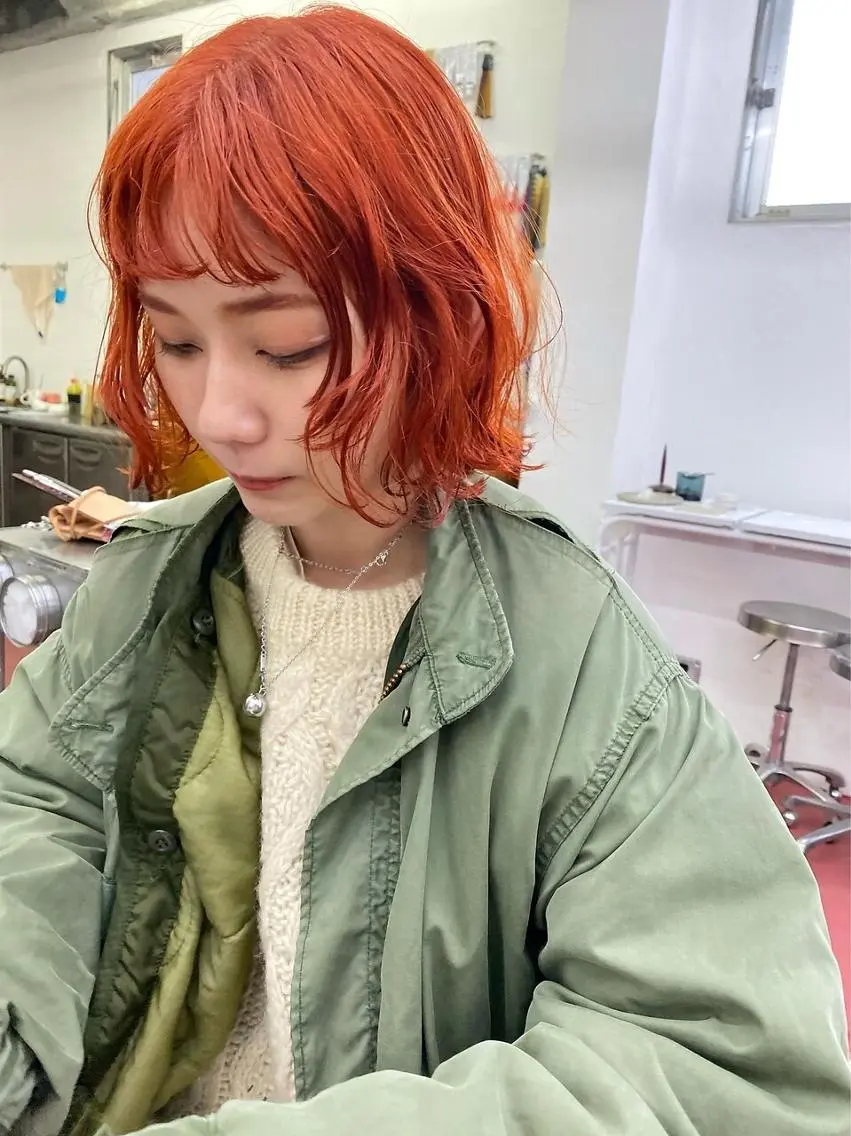 ミディアム カラー ヘアカラー qiie リタッチ 黒染め　ワンカラーのヘアスタイル
