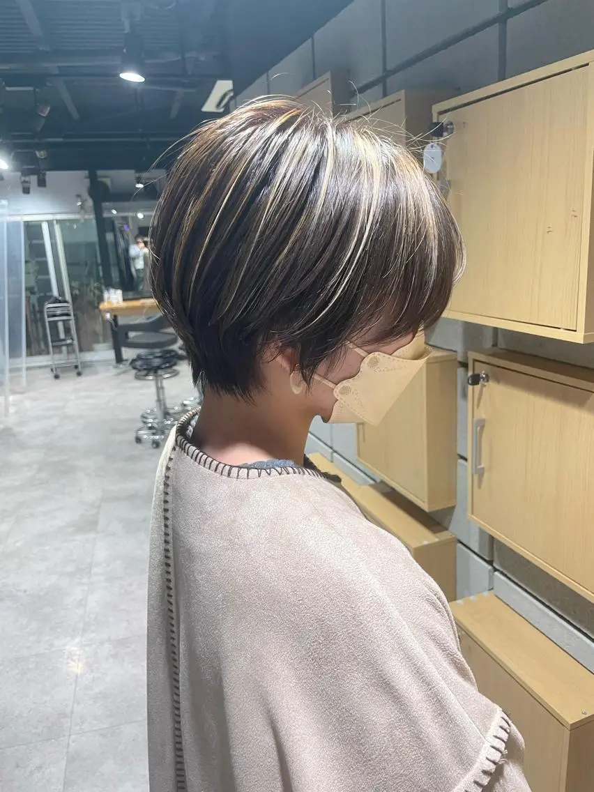 セミロング カラー カット ヘアカラー トリートメント ヘッドスパ ヘアセット 🦋ハイトーンボブ ショート🦋トシキのヘアスタイル