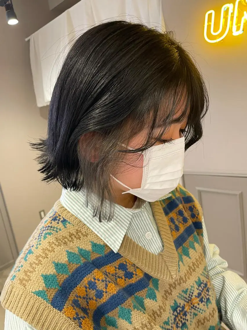 セミロング カラー ブリーチ 抜け感レイヤー︴ ニュアンスカラーのヘアスタイル