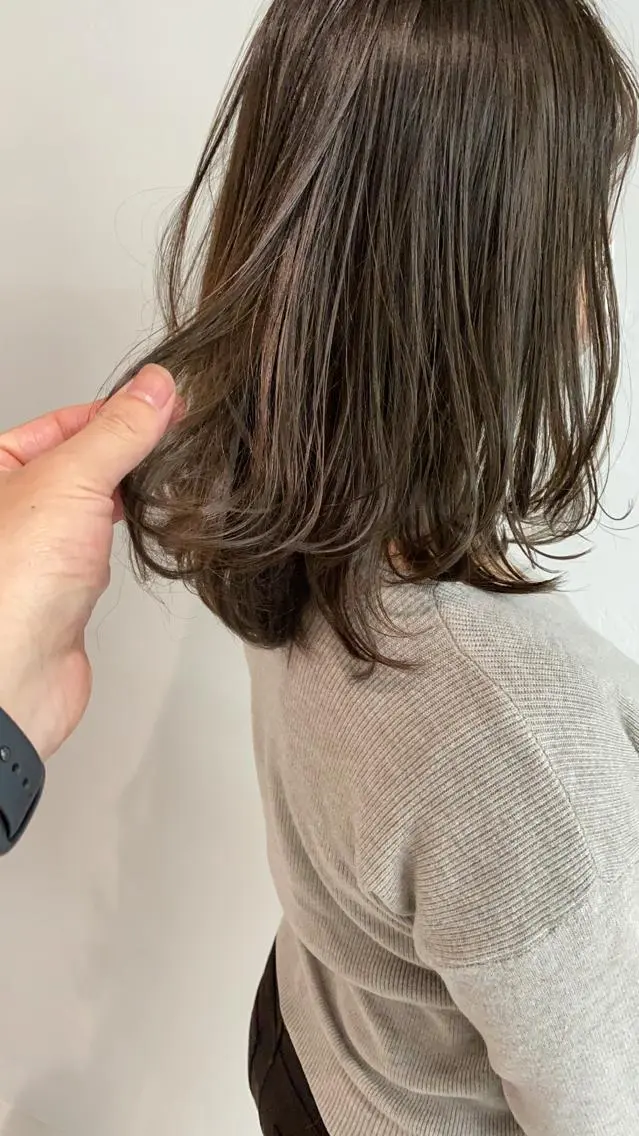 ミディアム カラー グレージュ オリーブグレージュ オリーブグレー レイヤーボブ/ボブ 仲川和人のヘアスタイル