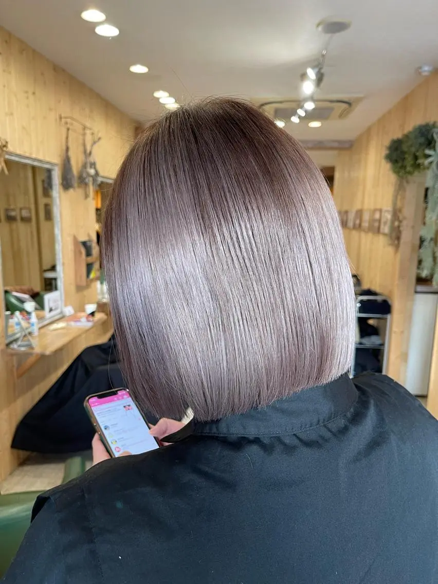 ミディアム カラー ハイトーン belle ナホのヘアスタイル