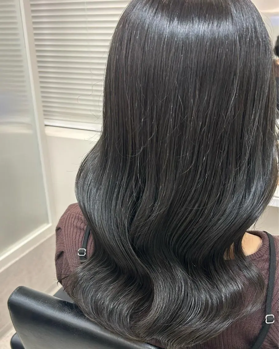 セミロング カラー ダークグレー ダークグレージュ グレージュ エギョモリ 韓国風ヘア カット ヘアカラー トリートメント 韓国風/髪質改善 SENAのヘアスタイル