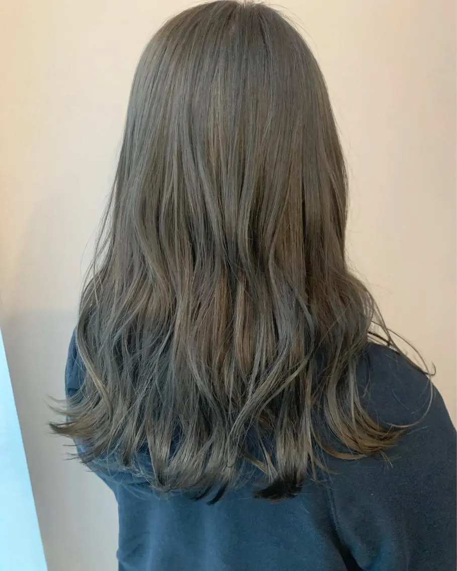 ロング カラー アッシュ ブリーチ カット ヘアカラー トリートメント hubhair レイヤー/透明感のヘアスタイル