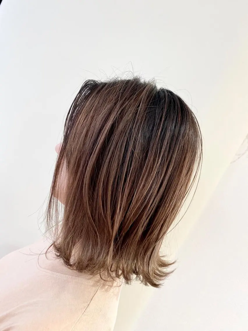 ミディアム カラー バレイヤージュ ハイライトカラー ボブ ハイライト レイヤーカット カット ヘアカラー トリートメント Kazu .Kのヘアスタイル
