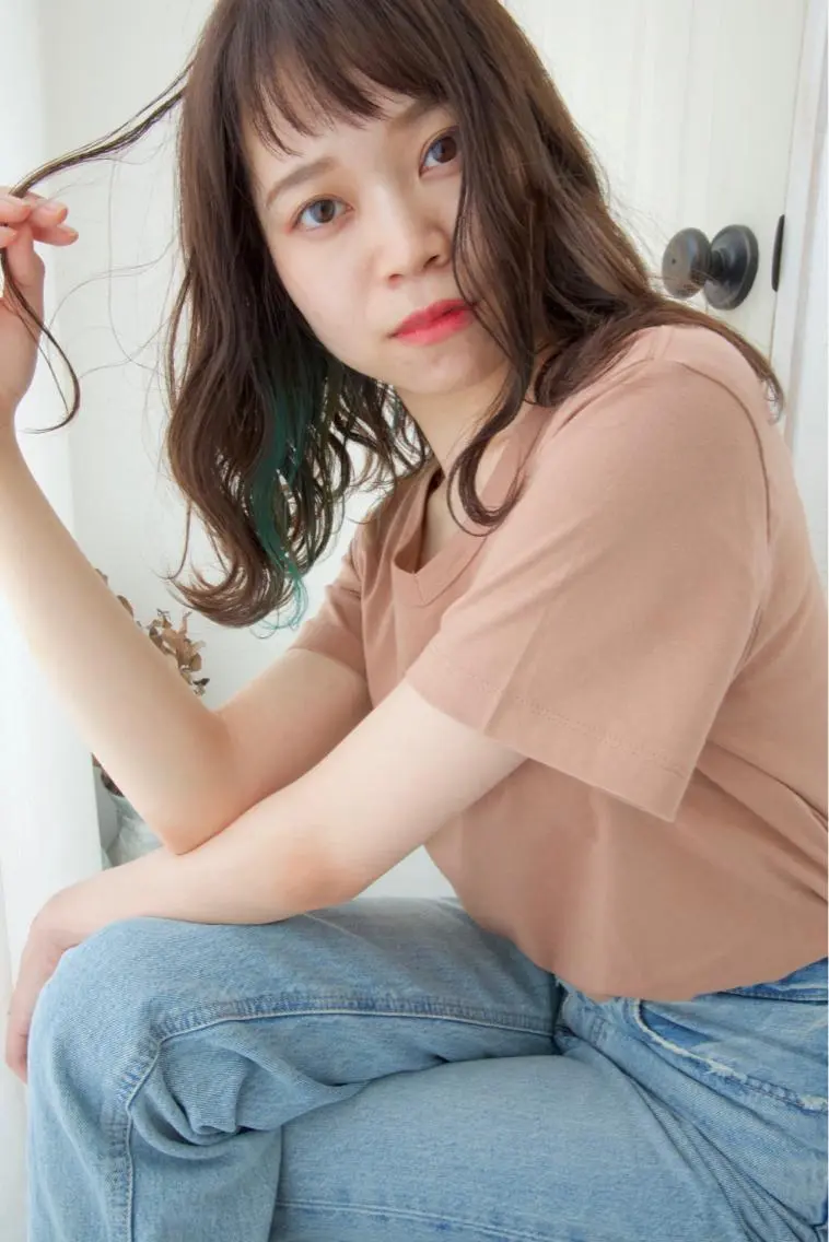 セミロング カラー fio マナミのヘアスタイル
